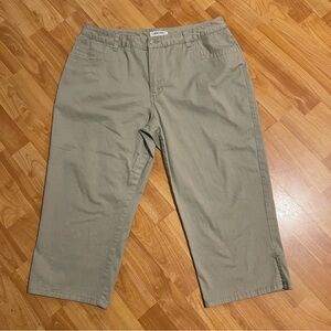 Cherokee Khaki Capri Cropped Pants